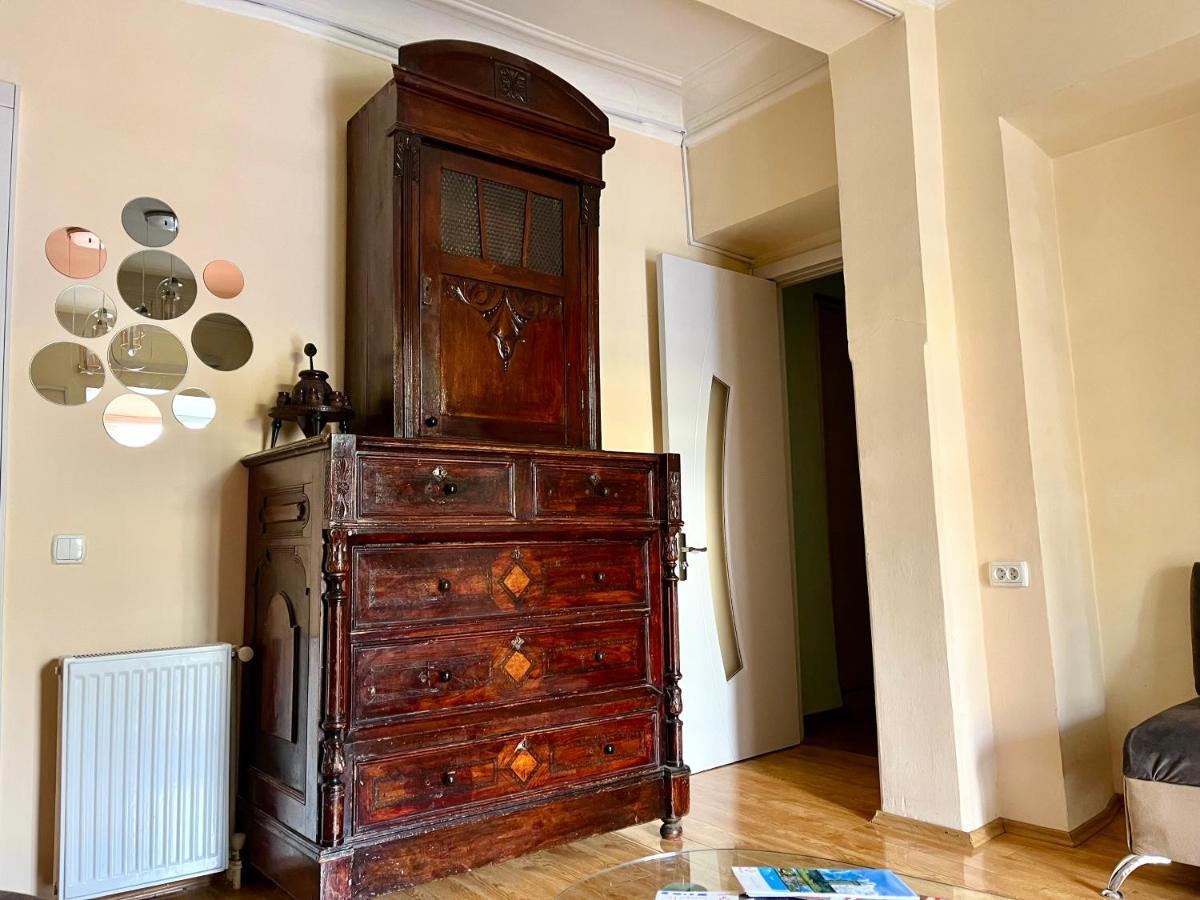 Apartment In Old Tbilisi Orbeliani Square Exteriör bild