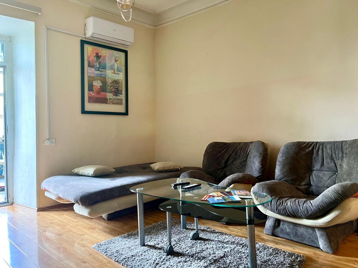 Apartment In Old Tbilisi Orbeliani Square Exteriör bild
